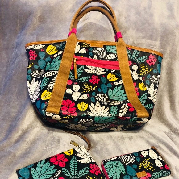 Fossil beach tote with match wallet and pouch - Picture 1 of 5